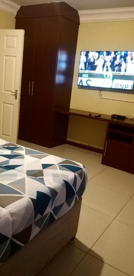 Tshukudu E Ntsho Acomodação com café da manhã Mogwase Exterior foto